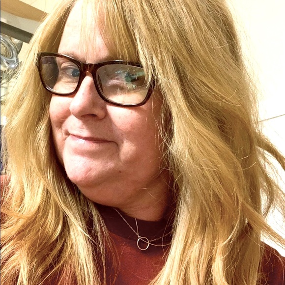 Meet your Posher, Julie - Picture 2 of 4